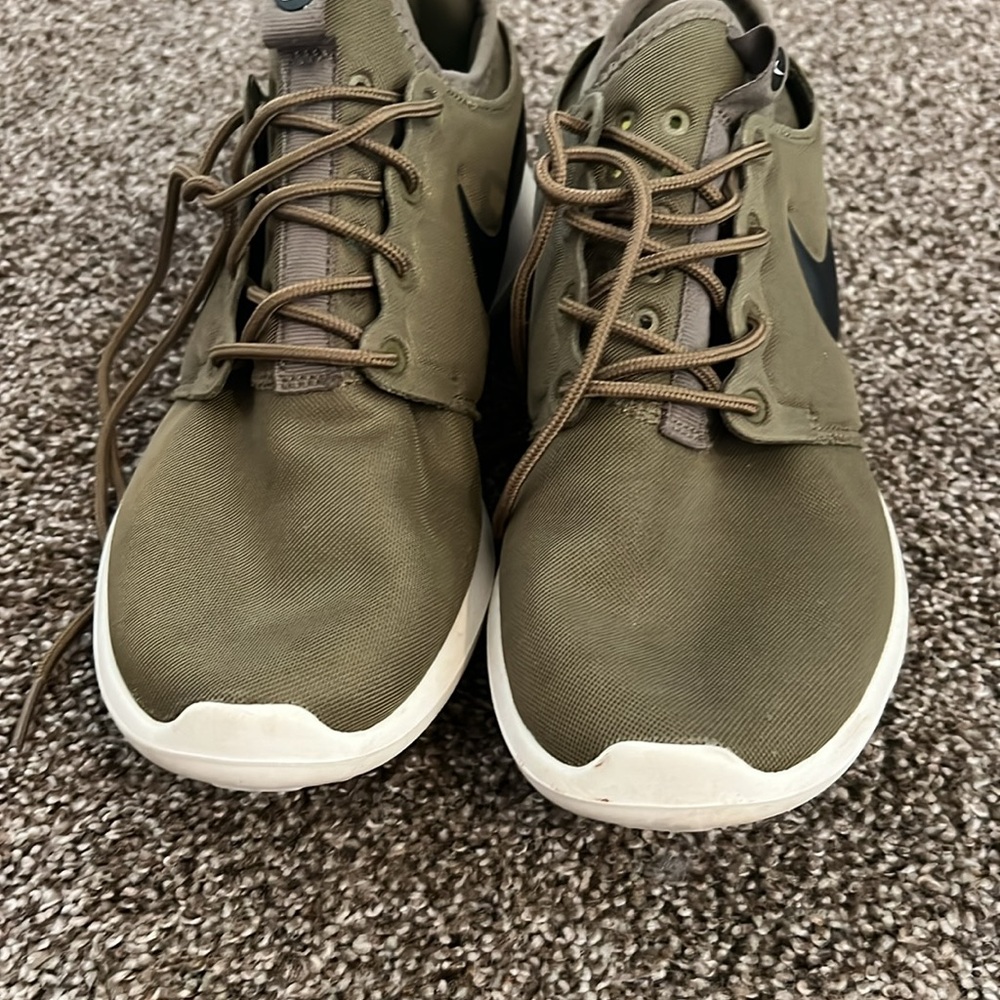 Nike shoes - Picture 2 of 3